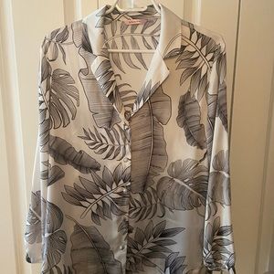 La Vie En Rose Sill Pajama Set Top and Bottom elastic wrist and ankle.